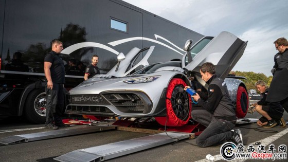 GT2 RSӛ䛣÷ِ˹-AMG ONEɼ~a܇